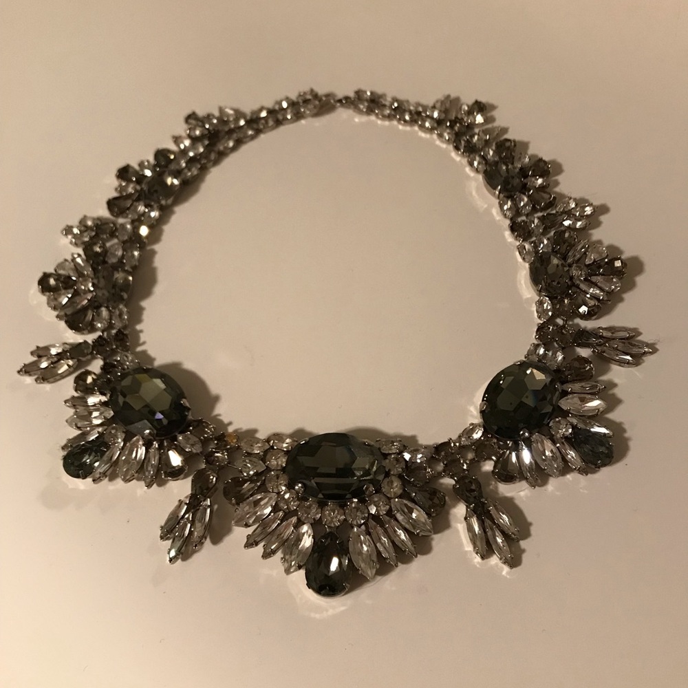 LARGE JEWEL STATEMENT NECKLACE